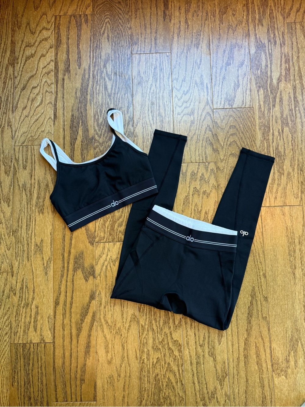 ALO Yoga Black Airbrush Better Together Sports Bra and Leggings Set